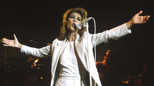 席琳狄翁震撼復出　抗病成功重返舞台