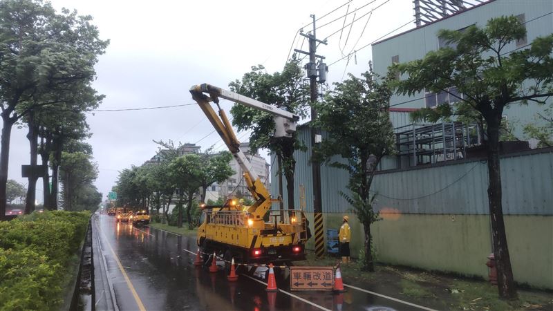 台中2000戶停電！這處坍方人員無法通行