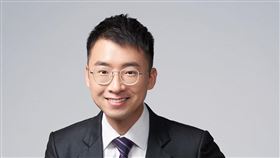 知名律師蔡鴻燊涉嫌勾結詐騙集團，盜取獨居老人遺產，遭羈押禁見。（圖／翻攝蔡鴻燊臉書）