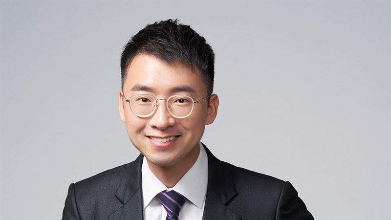 勾結警詐盜上億遺產　律師蔡鴻燊收押禁見