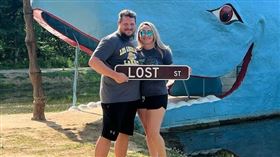 美國知名YouTuber勒布朗夫婦近日竟因生蠔遭遇死劫。（圖／翻攝自justbillyleblanc IG）