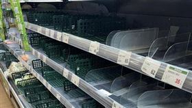 颱風天超市只有「胡蘿蔔」沒被搶。（圖／翻攝自臉書社團「爆廢公社」）