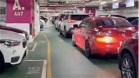 台中大遠百停車場卡死