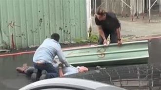颱風天巡視工地　4男被吹跑1人遭鐵皮砸昏