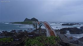 RIP！台東三仙台「鏡頭君」不敵強颱凱米