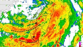 颱風螺旋雨帶和台灣地形鎖住的結構，往往會造成長時間的致災性降雨。（圖／翻攝自台灣颱風論壇｜天氣特急 臉書）
