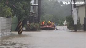 新/雲林斗南水淹變汪洋 消防開橡皮艇救人（圖／翻攝畫面）