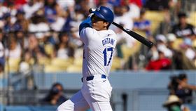 ▲大谷翔平打第1球差點開轟。（圖／美聯社／達志影像）
