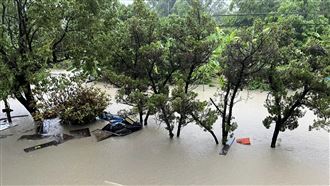 凱米挾豪雨灌高雄　陳其邁：接200件災情