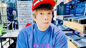 資深男星曹西平就發文分享他經營的飾品店招牌被吹落，感嘆真的是看天吃飯。（圖／翻攝自臉書）