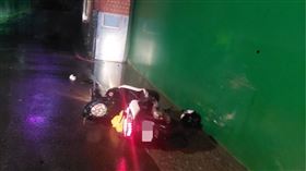 少年不慎撞上關閉的水門，造成腦部出血送醫。（圖／警方提供）