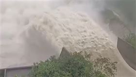 凱米颱風帶來豐沛雨量，各大水庫大有進帳，甚至部分水庫已進行調節性放水，有網友在PTT發文提問，24日上網觀察水庫即時水情，意外發現湖山水庫是100.2%，南化是110%？！是網站壞了還是發生什麼事？