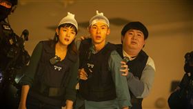 王淨（左起）、許光漢、陳彥佐《正港分局》出動辦案一起鬧。（圖／Netflix提供）