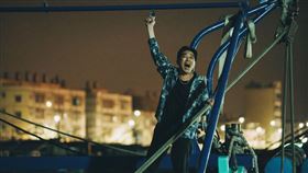 高捷飾演的賴打義氣又很暖。（圖／抓馬文化提供）