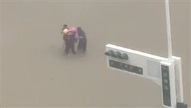 凱米颱風,水淹高雄,就醫,徒步,高雄市消防局