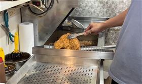 雞排,凱米,颱風假,祭品文,炸雞排,雞排店（圖／翻攝畫面）