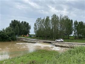 溪水暴漲小黃司機還硬闖 3姊弟遭沖走溺斃(圖/翻攝畫面)