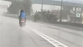 颱風天不要命！雙載黃牌重機狂飆國道18km