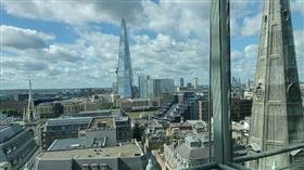 英國工黨新政府未將亞太區域列入對外事務重點，前駐台代表麥瑞禮（Michael Reilly）因此建議台灣主動出擊，包括可持續尋求簽訂聚焦特定領域的經貿投資協議。圖為俯瞰倫敦金融城一隅。中央社記者陳韻聿倫敦攝 113年7月26日