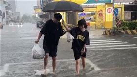 台南永大夜市淹水。（圖／民眾提供）