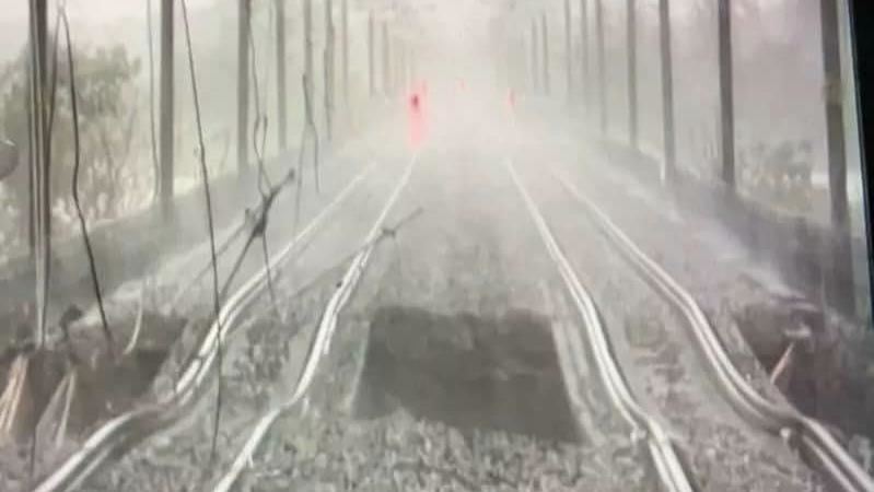 風災掏空鐵軌路基30公尺!要96hr才能通