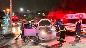 媽寶釀火燒車卻獨自烙跑。（圖／警方提供）