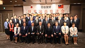 駐日代表謝長廷（前排右4）將卸任返國，日本國會跨黨派友台團體「日華議員懇談會」25日在東京為他舉辦感謝會。（圖／翻攝自謝長廷臉書）