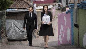 《紅天鵝》金荷娜、南韓天王Rain鄭智薰。（圖／Disney+提供）