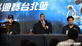 ▲「表弟」卡森斯（DeMarcus Cousins）、「魔獸」霍華德（Dwight Howard）和庫克（Quinn Cook）出席TAT亞洲巡迴賽台北站記者會。（圖／記者劉彥池攝影）