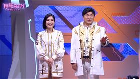 胡瓜跟Sandra主持。（圖／TVBS提供）