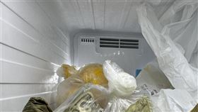 Icu醫生陳志金就表示，颱風天時他就是屬於後者清冰箱的類型，也發現冷凍庫內有幾顆端午節剩下的粽子，怎料太太下秒卻說「分不出放了幾年」，讓他決定改吃泡麵。（圖／翻攝自Icu醫生陳志金臉書）