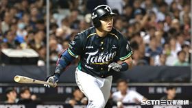 ▲台鋼雄鷹二壘手吳念庭。（圖／記者劉彥池攝影）