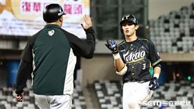 ▲台鋼雄鷹中外野手陳文杰單場3安。（圖／記者劉彥池攝影）