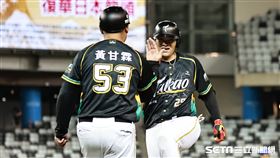 ▲台鋼雄鷹捕手張肇元敲出安打。（圖／記者劉彥池攝影）