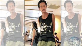 7/19 唐治平現身101美食街，身材瘦削，看上去精神狀況有點怪異。（讀者提供）