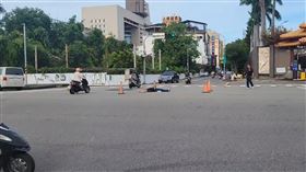 台中,殯儀館,男子,仰躺,路口（圖／議員江和樹提供）