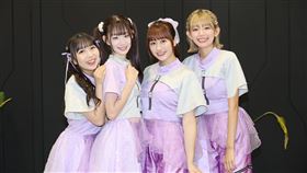 「桃色幸運草Z」成員佐佐木彩夏與「浪江女子發組合」。（圖／記者鄭孟晃攝影）