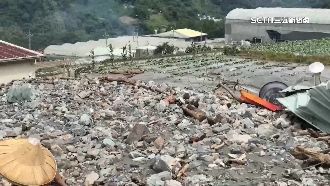 土石襲東埔村　農民：高麗菜園變石頭園