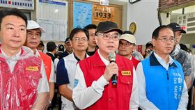 卓榮泰視察「台鐵和仁至崇德間路段災損情形」。（圖／行政院提供）