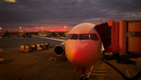 出國 飛機 登機 搭機 機場 行李 示意圖/pexels