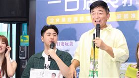 吳宗憲帶鹿希派擔任一日店長。（圖／鄭孟晃攝影）