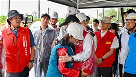 卓榮泰視察「台9線164.2k邊坡災點搶修情形。（圖／行政院提供）