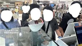 不爽颱風天上班？GODIVA店員「咒客被車撞死」PO文怒嗆：死蕭貪人。（圖／翻攝自Dcard）