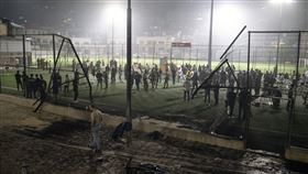 以色列占領區戈蘭高地（Golan Heights）的足球場遭到火箭攻擊。（圖／美聯社／達志影像）