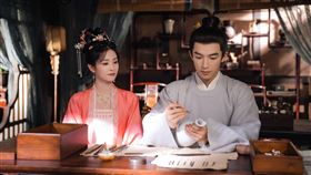 王星越（右）與白鹿三度合作默契十足。（圖／中天娛樂台提供）