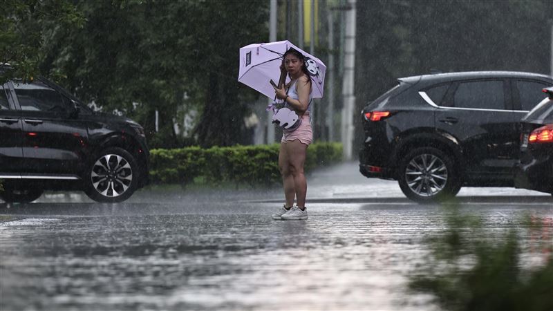新／5縣市大雨特報　大雷雨強襲南投1小時