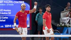 ▲納達爾（Rafael Nadal）和艾卡拉茲（Carlos Alcaraz）闖進奧運網球男雙第2輪。（圖／美聯社／達志影像）