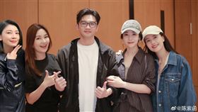 高圓圓（右起）、陳紫函、蘇有朋、陳秀麗齊聚，還把賈靜雯也P上合體。（圖／翻攝自陳紫函微博）