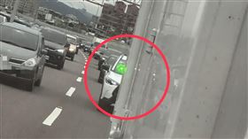 休旅車肆意掃射雷射光，恐影響用路安全。（圖／翻攝自臉書爆料公社）