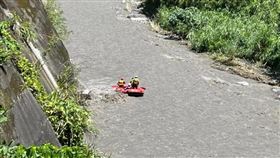 救護人員找到馮男時，人已經明顯死亡。（圖／翻攝畫面）